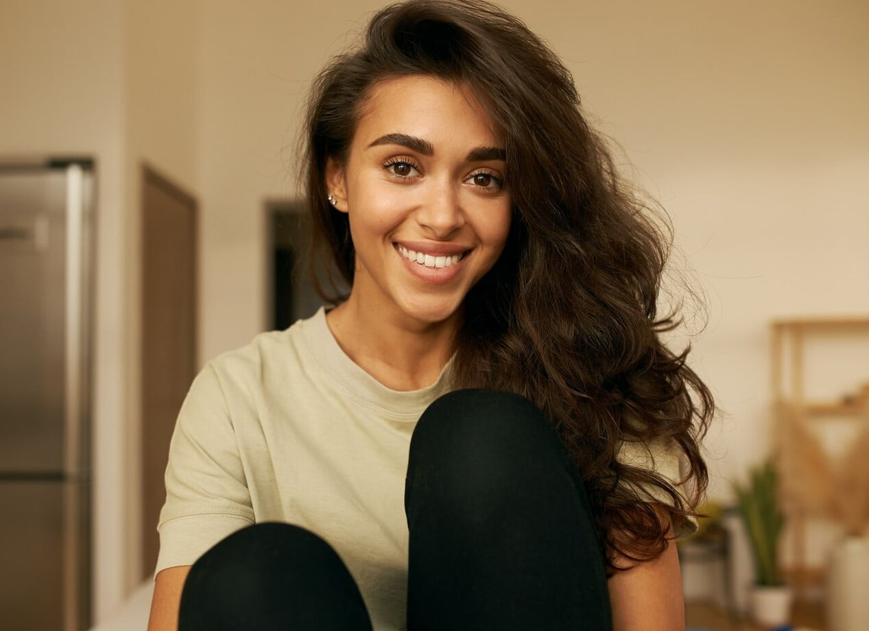 How to Date a Latina Woman in 2025 – Pros and Cons of Latina Dating